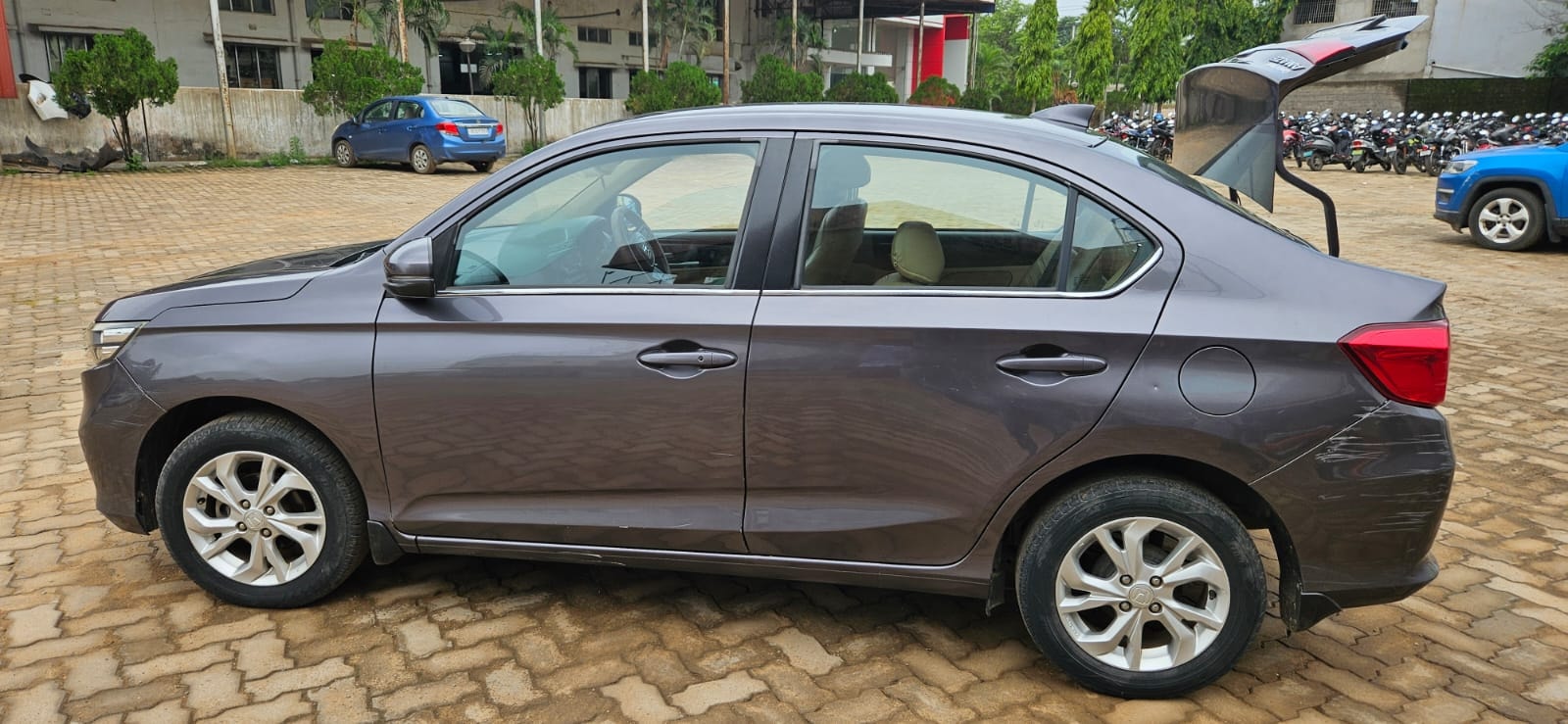 View 2018 Honda Amaze 1.5 V AT i-DTEC Image 17 Used 2018 Honda Amaze 1.5 V AT i-DTEC Image 17
