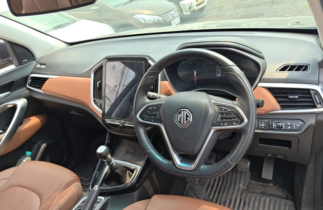 View MG Hector Plus Image 9 Used MG Hector Plus Image 9