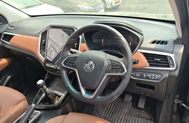 View MG Hector Plus Image 11 Used MG Hector Plus Image 11