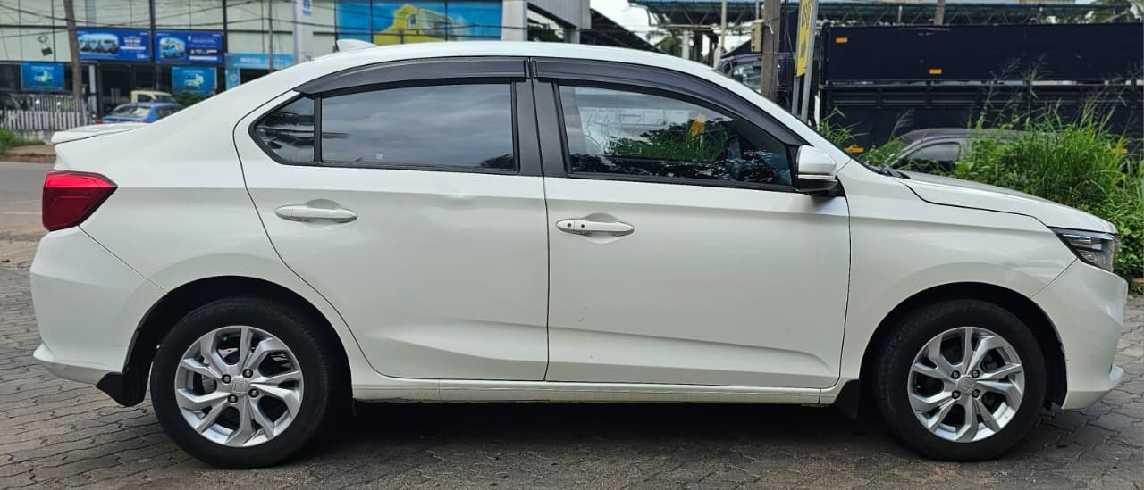 View 2019 Honda Amaze 1.5 V AT i-DTEC Image 8 Used 2019 Honda Amaze 1.5 V AT i-DTEC Image 8