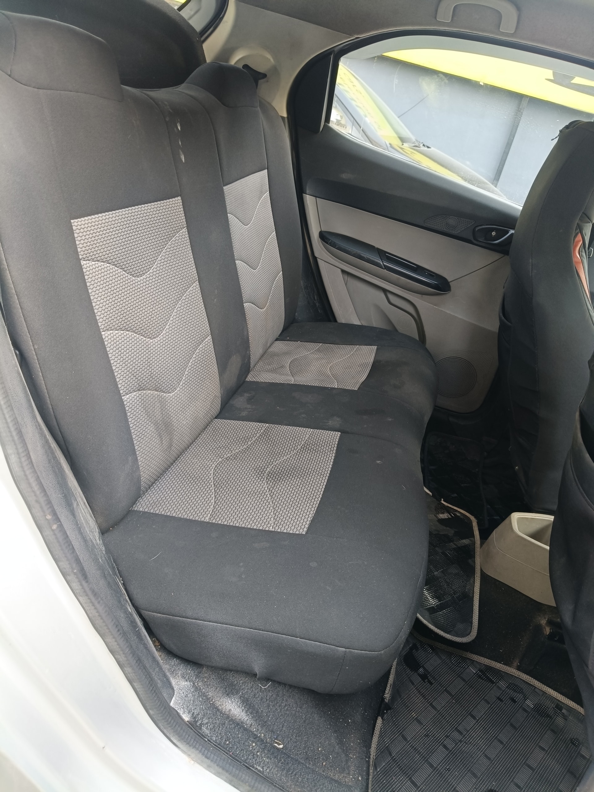 View 2016 Tata Tiago Revotorq XT Image 5 Used 2016 Tata Tiago Revotorq XT Image 5