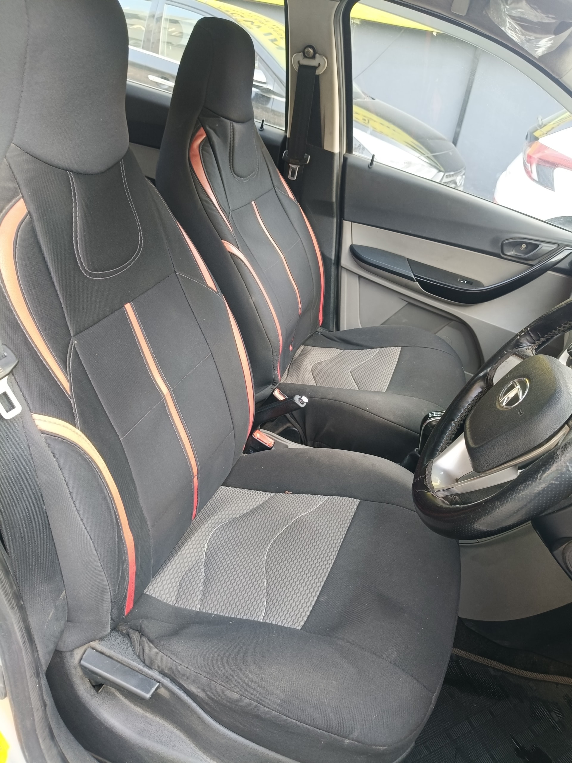 View 2016 Tata Tiago Revotorq XT Image 3 Used 2016 Tata Tiago Revotorq XT Image 3