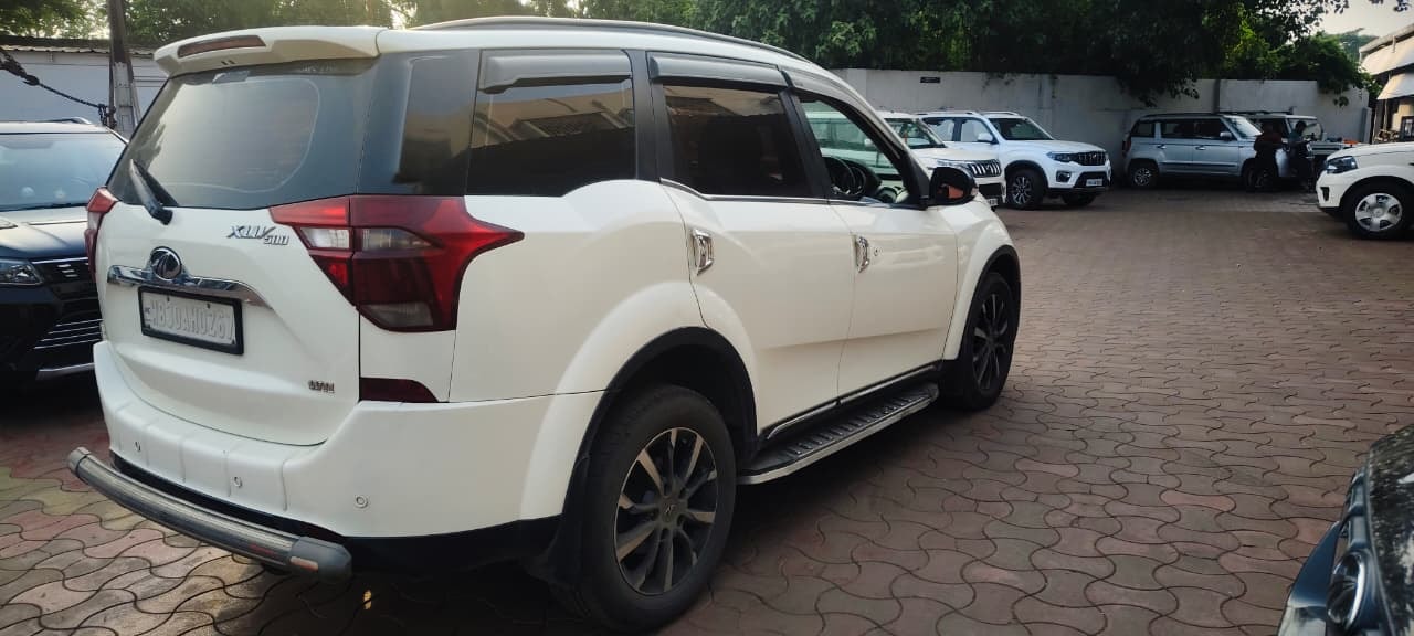 View 2020 Mahindra XUV500 W11 Image 11 Used 2020 Mahindra XUV500 W11 Image 11
