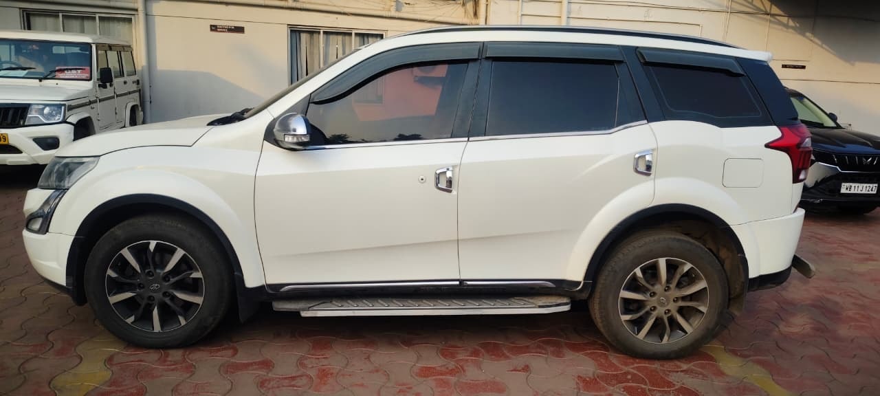 View 2020 Mahindra XUV500 W11 Image 5 Used 2020 Mahindra XUV500 W11 Image 5