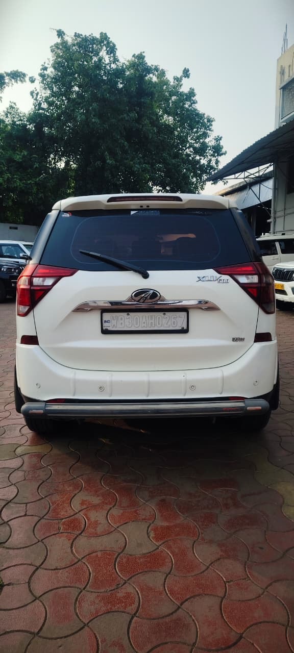 View 2020 Mahindra XUV500 W11 Image 3 Used 2020 Mahindra XUV500 W11 Image 3