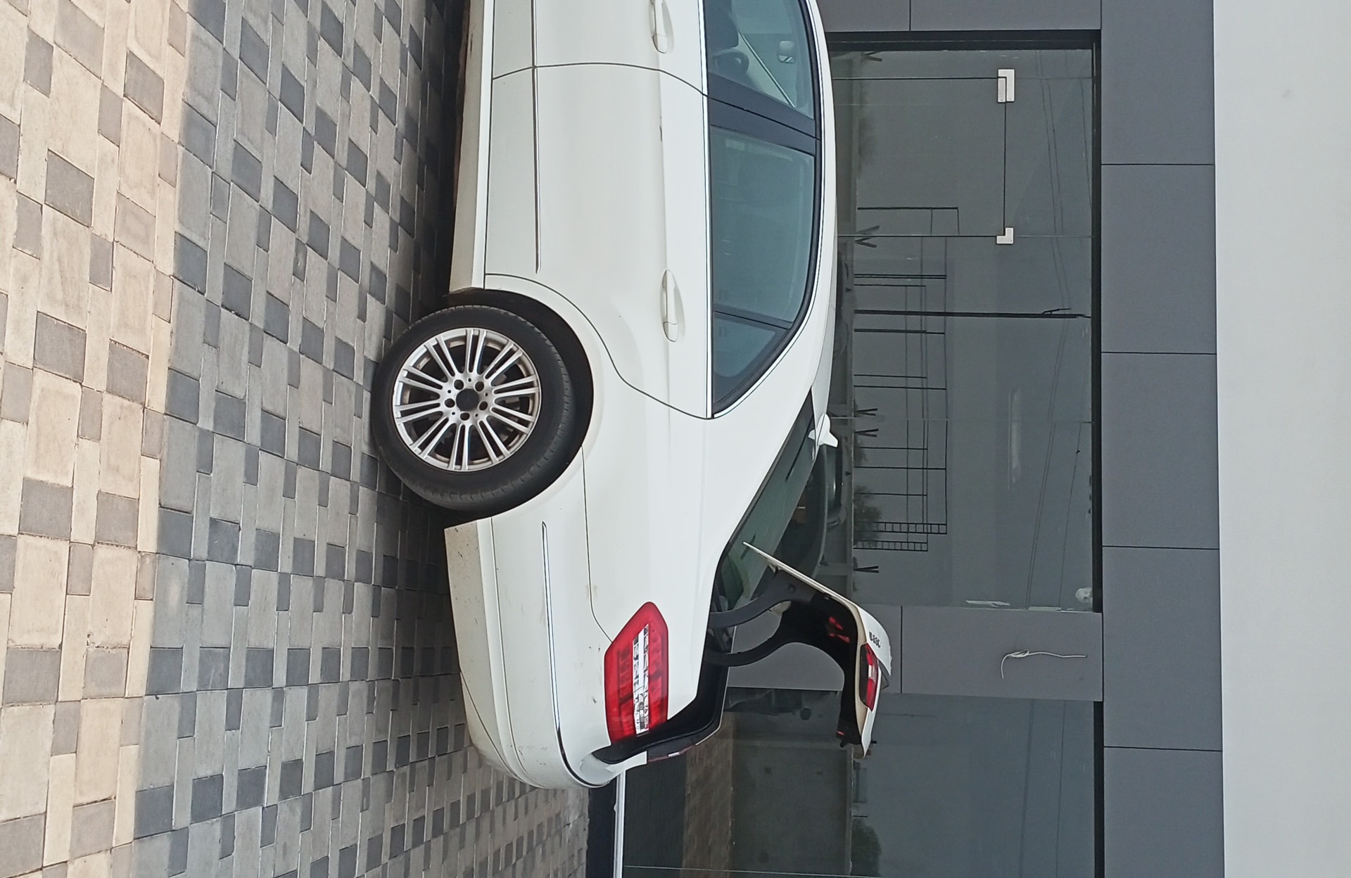 E-Class image 16 E-Class image 16
