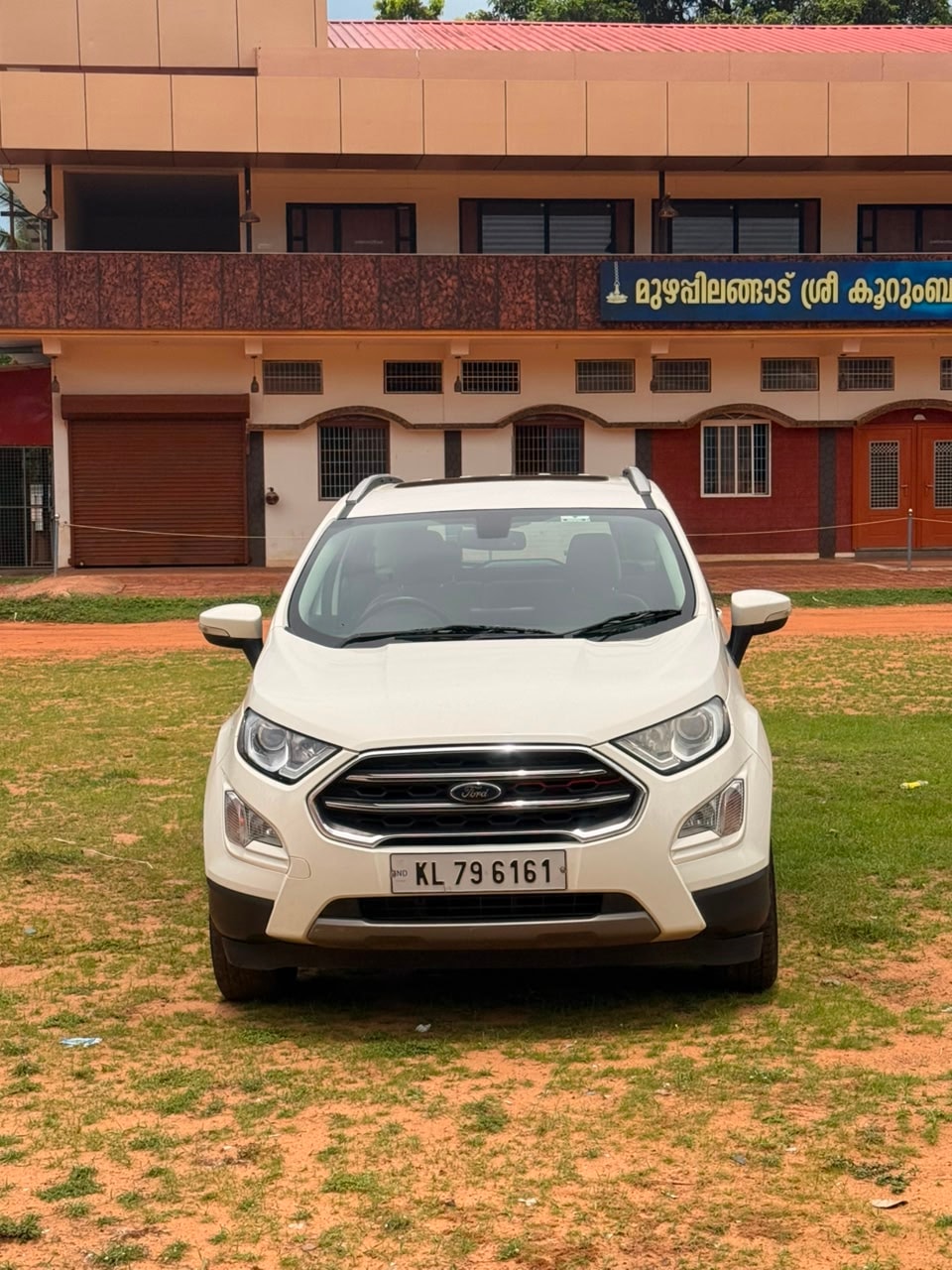View 2019 Ford EcoSport 1.5 TiVCT Petrol Titanium Plus BS IV Image 2 Used 2019 Ford EcoSport 1.5 TiVCT Petrol Titanium Plus BS IV Image 2