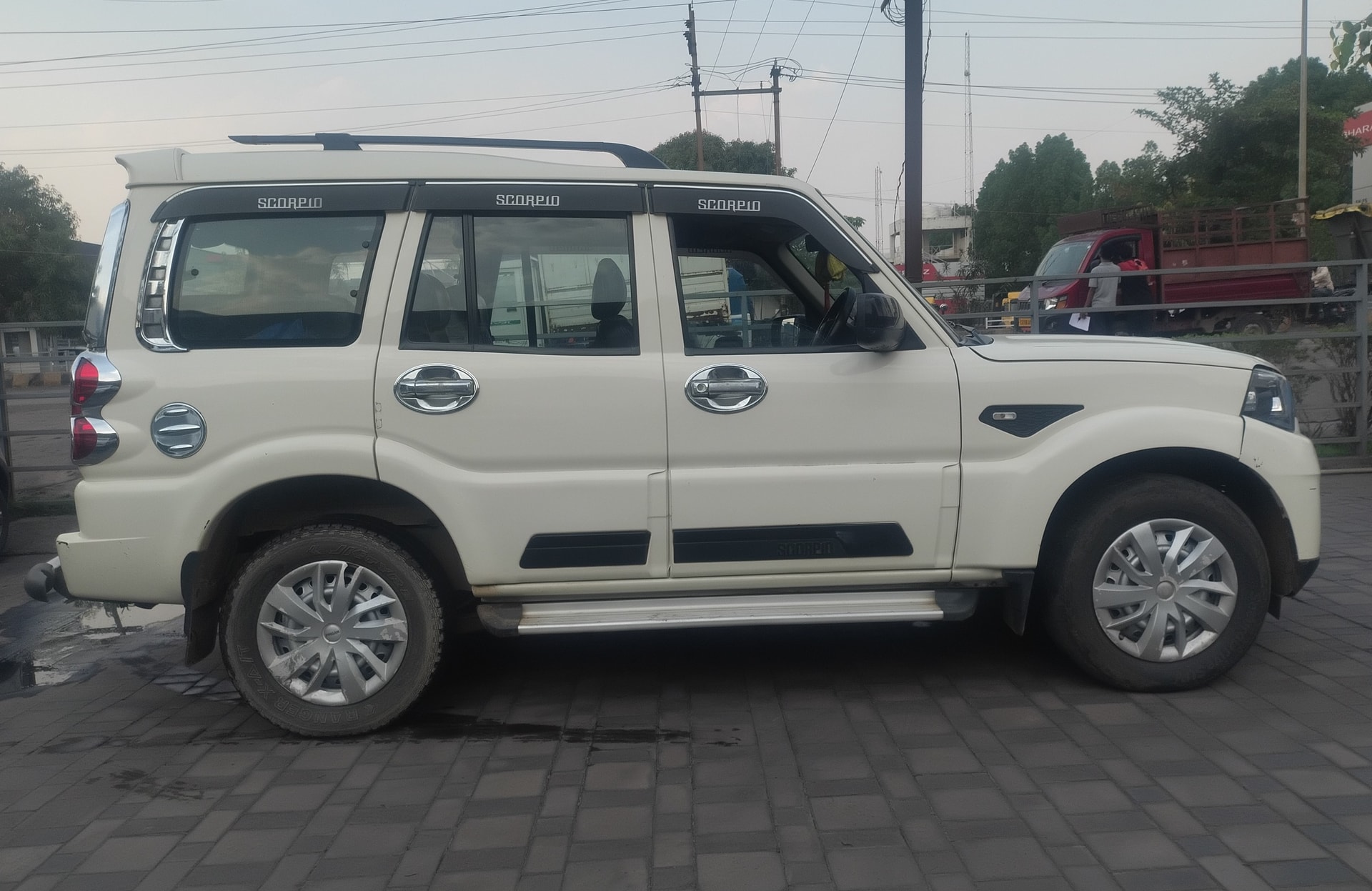 View 2023 Mahindra Scorpio Classic S 7 Seater Image 8 Used 2023 Mahindra Scorpio Classic S 7 Seater Image 8