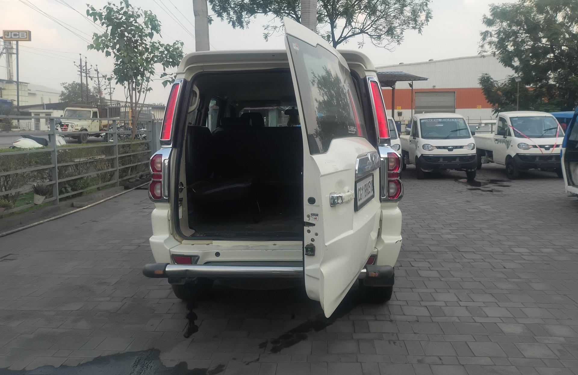View 2023 Mahindra Scorpio Classic S 7 Seater Image 16 Used 2023 Mahindra Scorpio Classic S 7 Seater Image 16