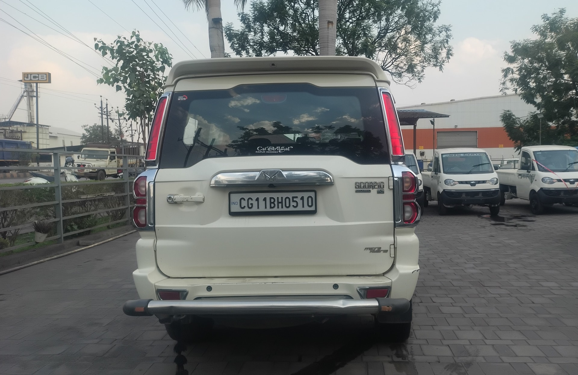 View 2023 Mahindra Scorpio Classic S 7 Seater Image 4 Used 2023 Mahindra Scorpio Classic S 7 Seater Image 4
