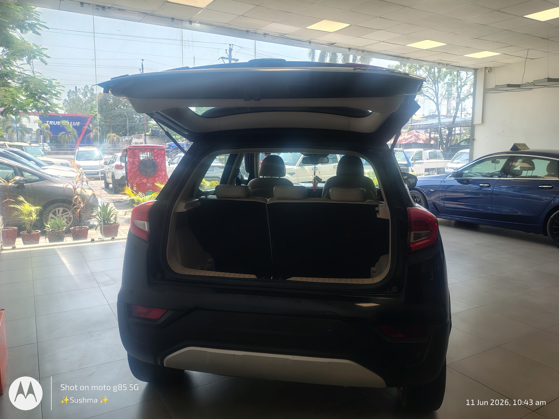 View 2019 Mahindra XUV300 W8 (O) Diesel BS IV Image 16 Used 2019 Mahindra XUV300 W8 (O) Diesel BS IV Image 16