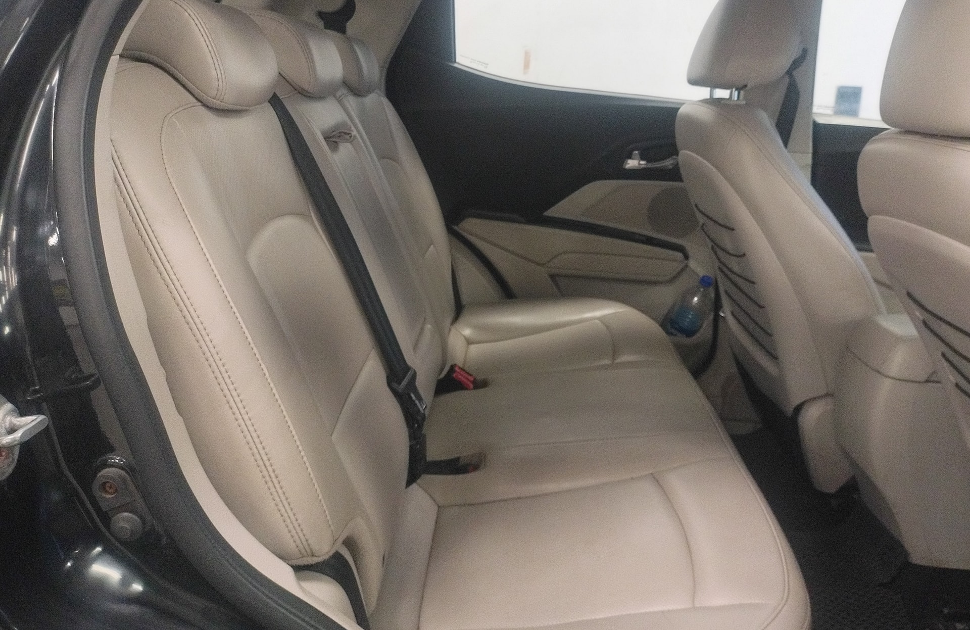 View 2019 Mahindra XUV300 W8 (O) Diesel BS IV Image 14 Used 2019 Mahindra XUV300 W8 (O) Diesel BS IV Image 14