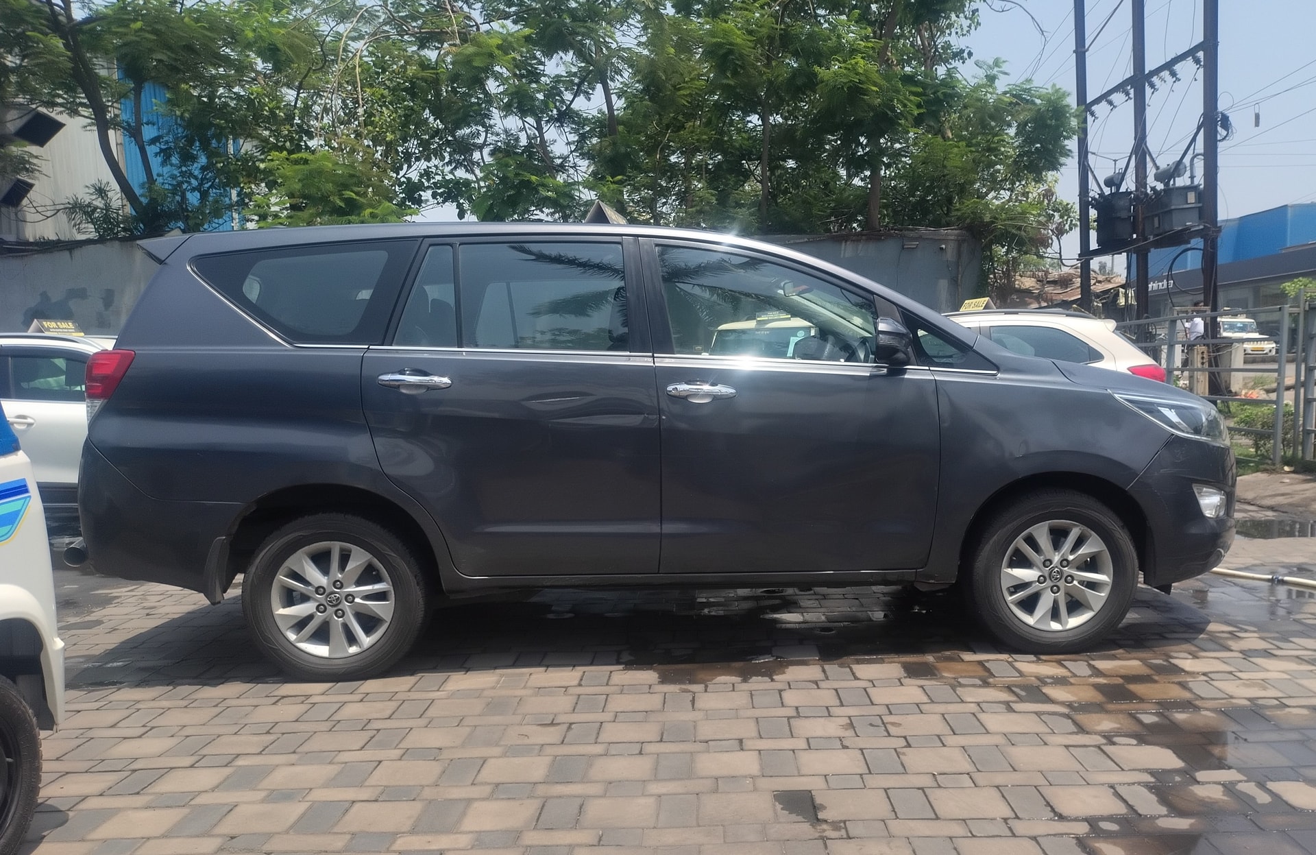 Innova Crysta image 8 Innova Crysta image 8
