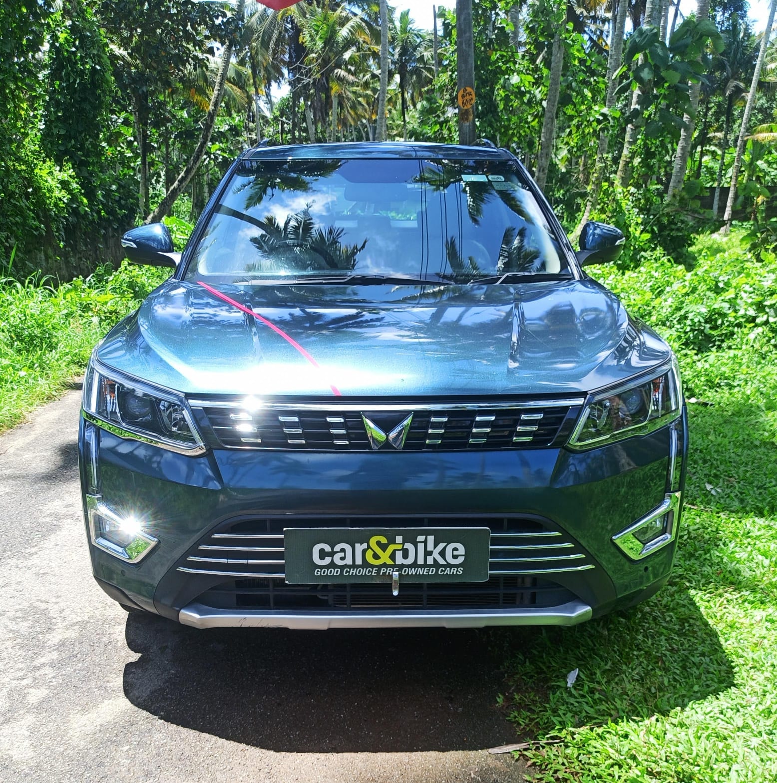 View 2022 Mahindra XUV300 W8 (O) Petrol Image 2 Used 2022 Mahindra XUV300 W8 (O) Petrol Image 2