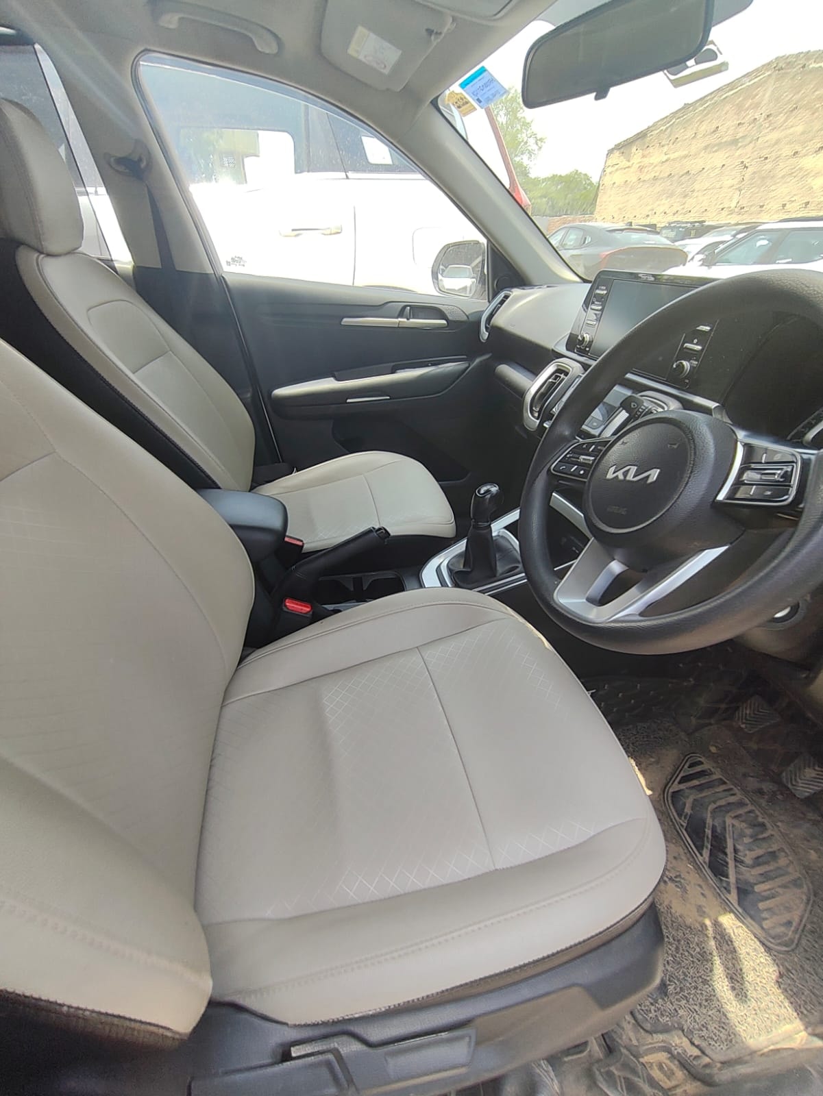 View 2024 Kia Seltos Smartstream G1.5 6MT HTK Plus Image 3 Used 2024 Kia Seltos Smartstream G1.5 6MT HTK Plus Image 3