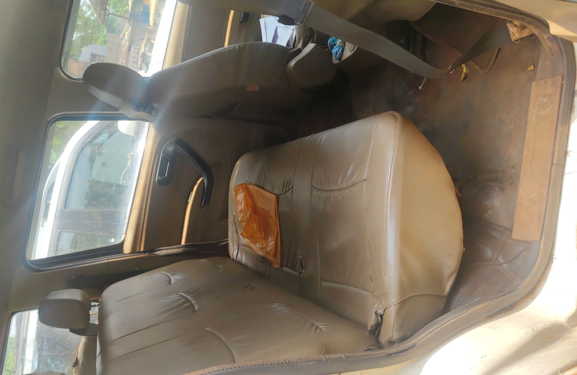 View 2017 Mahindra TUV300 T4 Image 14 Used 2017 Mahindra TUV300 T4 Image 14