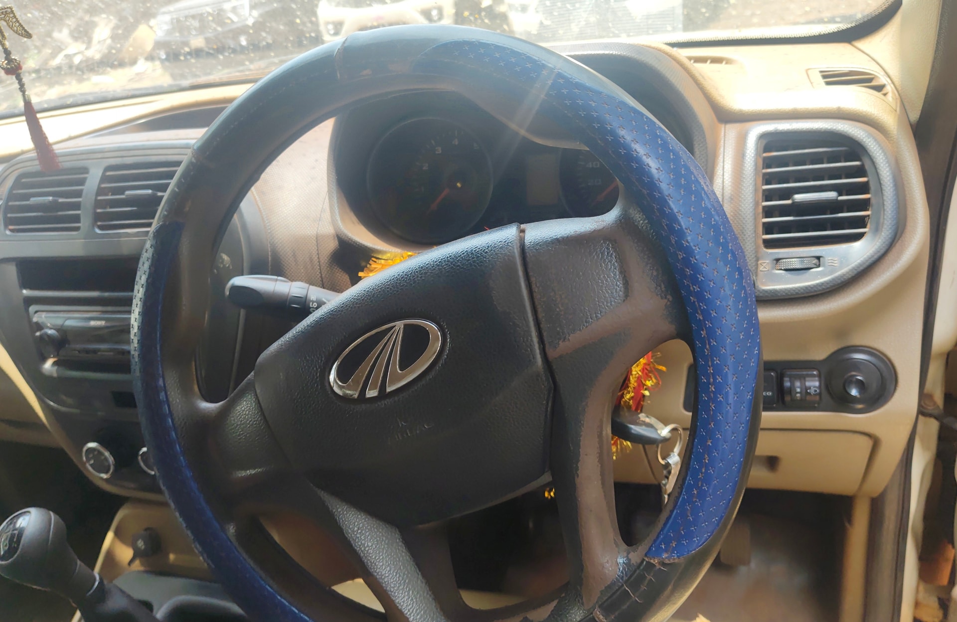View 2017 Mahindra TUV300 T4 Image 11 Used 2017 Mahindra TUV300 T4 Image 11