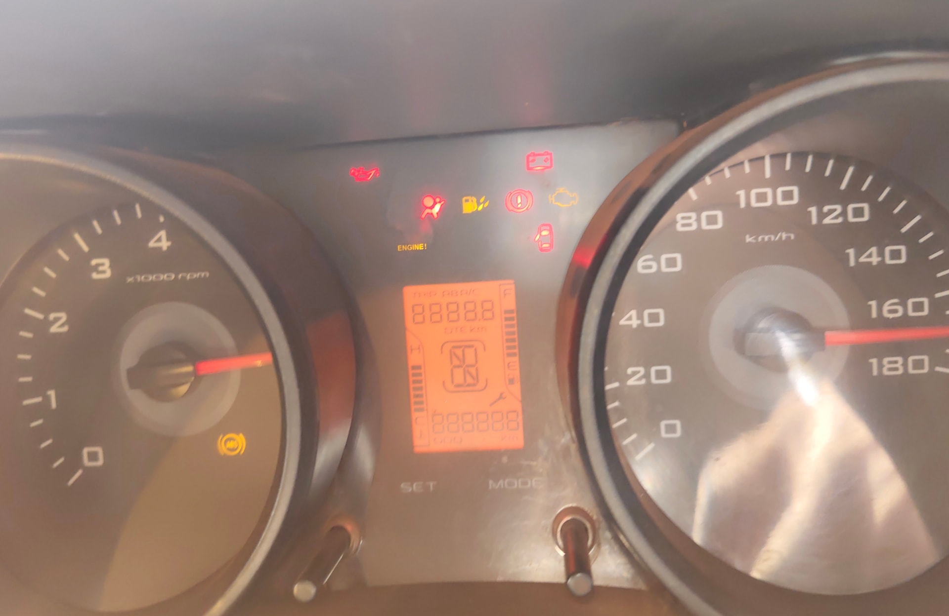 View 2017 Mahindra TUV300 T4 Image 7 Used 2017 Mahindra TUV300 T4 Image 7
