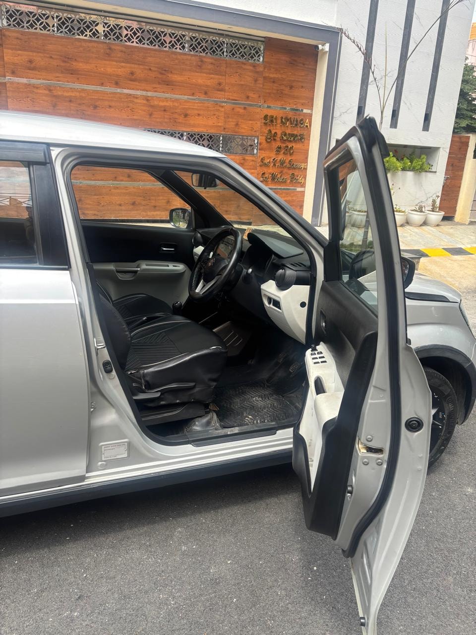 View 2017 Maruti Suzuki Ignis Alpha Petrol BS IV Image 5 Used 2017 Maruti Suzuki Ignis Alpha Petrol BS IV Image 5