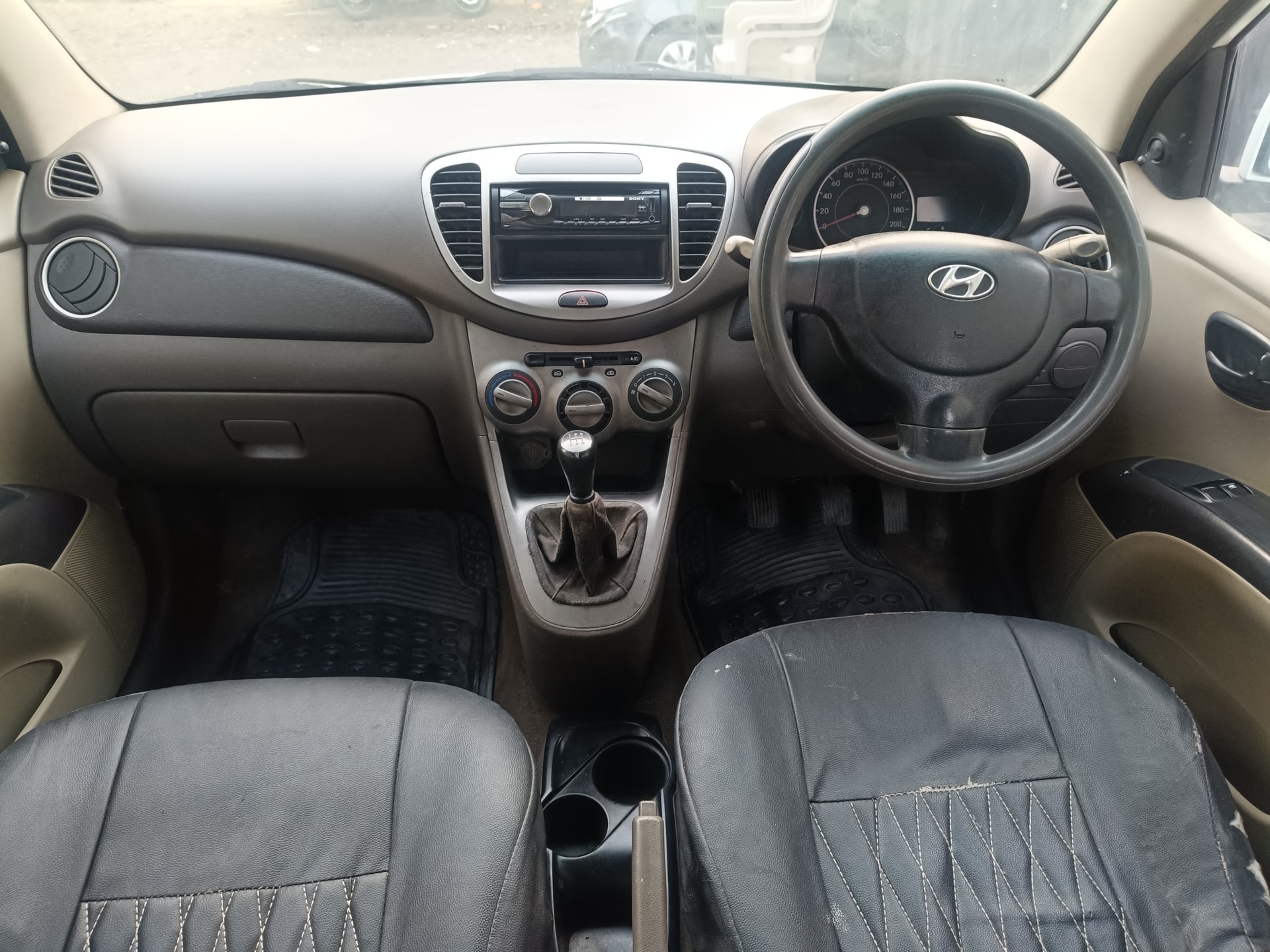 View 2011 Hyundai i10 Era 1.1 iRDE2 Image 11 Used 2011 Hyundai i10 Era 1.1 iRDE2 Image 11
