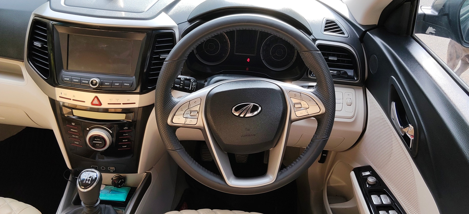 Used 2022 Mahindra XUV300 Used 2022 Mahindra XUV300