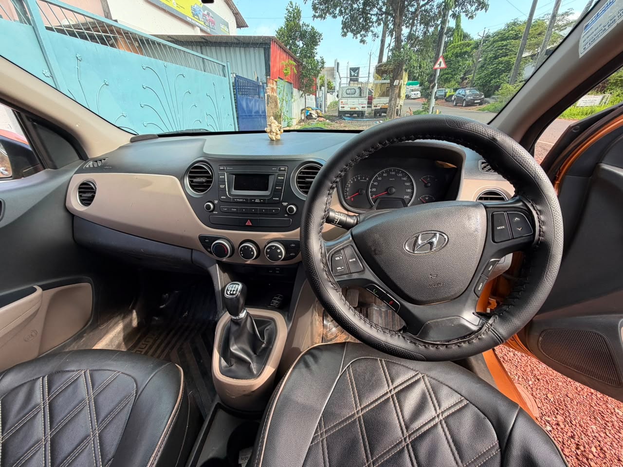 View 2016 Hyundai Grand i10 1.2 Asta Petrol Image 9 Used 2016 Hyundai Grand i10 1.2 Asta Petrol Image 9