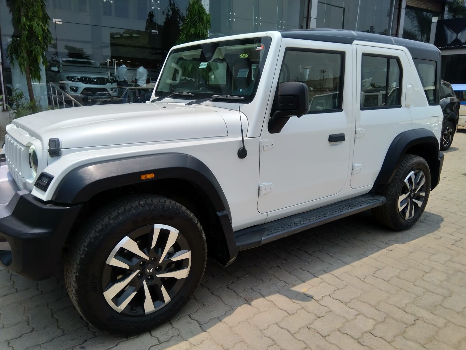 View 2024 Mahindra Thar Roxx AX7L Diesel 2WD MT Image 3 Used 2024 Mahindra Thar Roxx AX7L Diesel 2WD MT Image 3