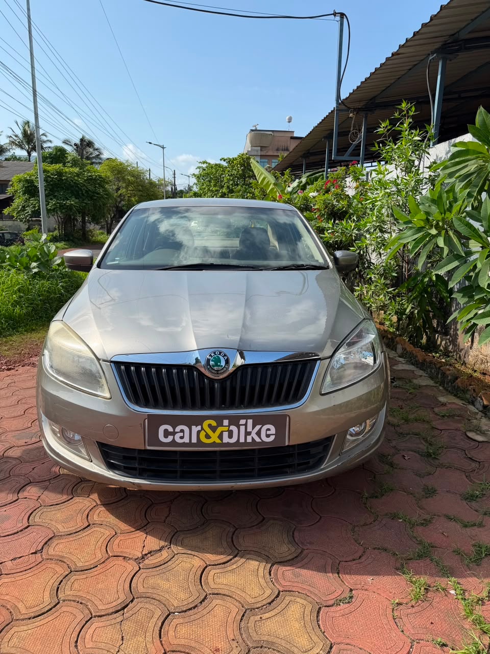 View 2012 Skoda Rapid Ambition 1.6 TDI CR MT Image 2 Used 2012 Skoda Rapid Ambition 1.6 TDI CR MT Image 2