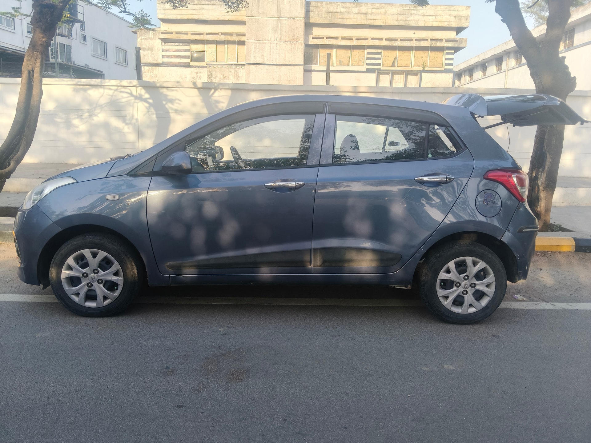 View 2016 Hyundai Grand i10 1.1 Magna Diesel Image 14 Used 2016 Hyundai Grand i10 1.1 Magna Diesel Image 14