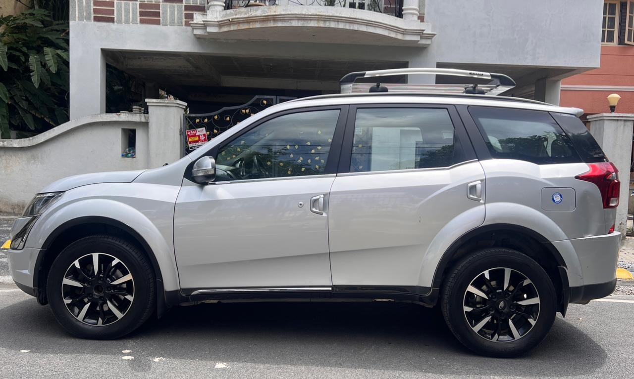 View 2018 Mahindra XUV500 W11 AT Image 6 Used 2018 Mahindra XUV500 W11 AT Image 6
