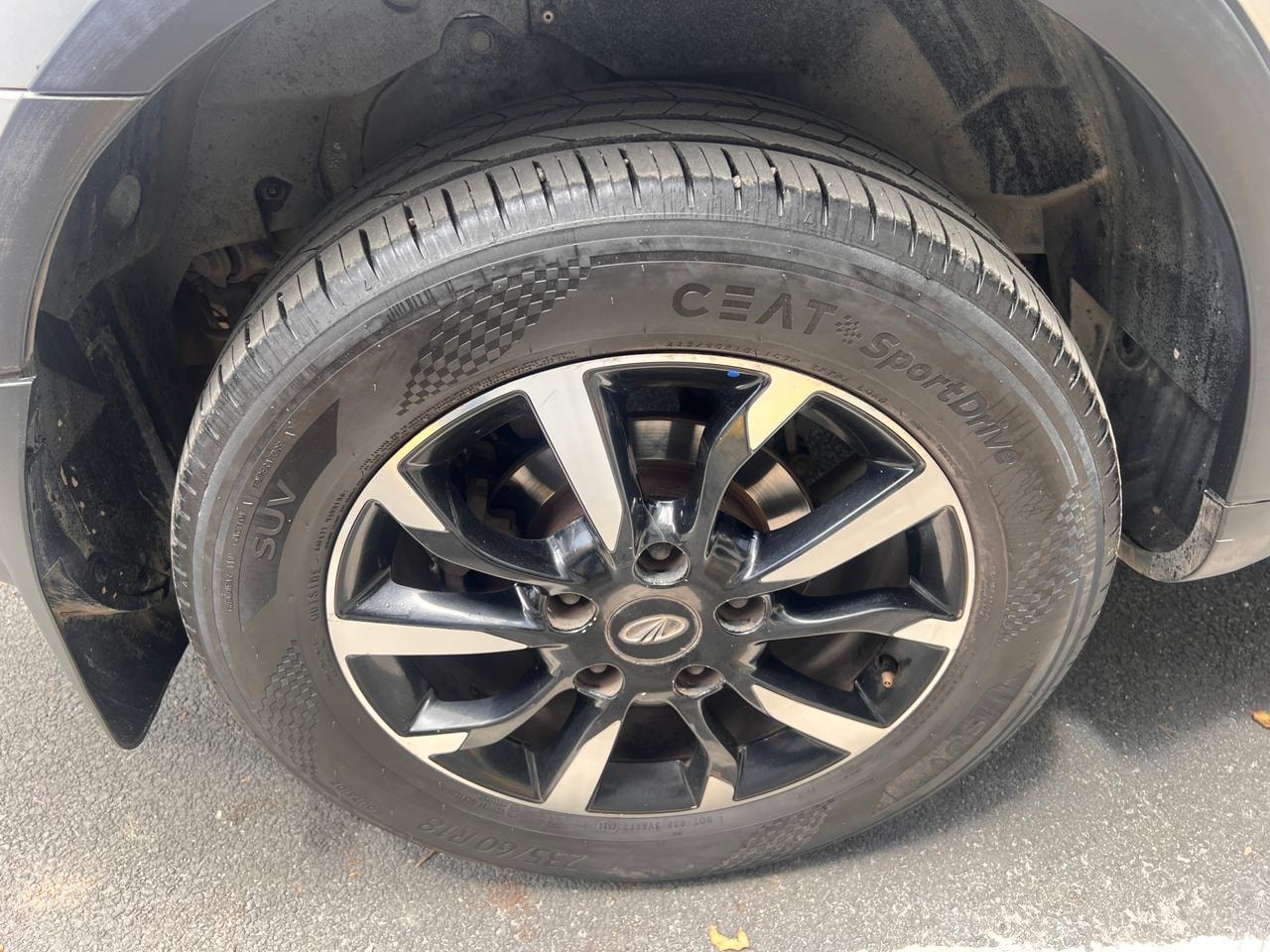 View 2018 Mahindra XUV500 W11 AT Image 17 Used 2018 Mahindra XUV500 W11 AT Image 17