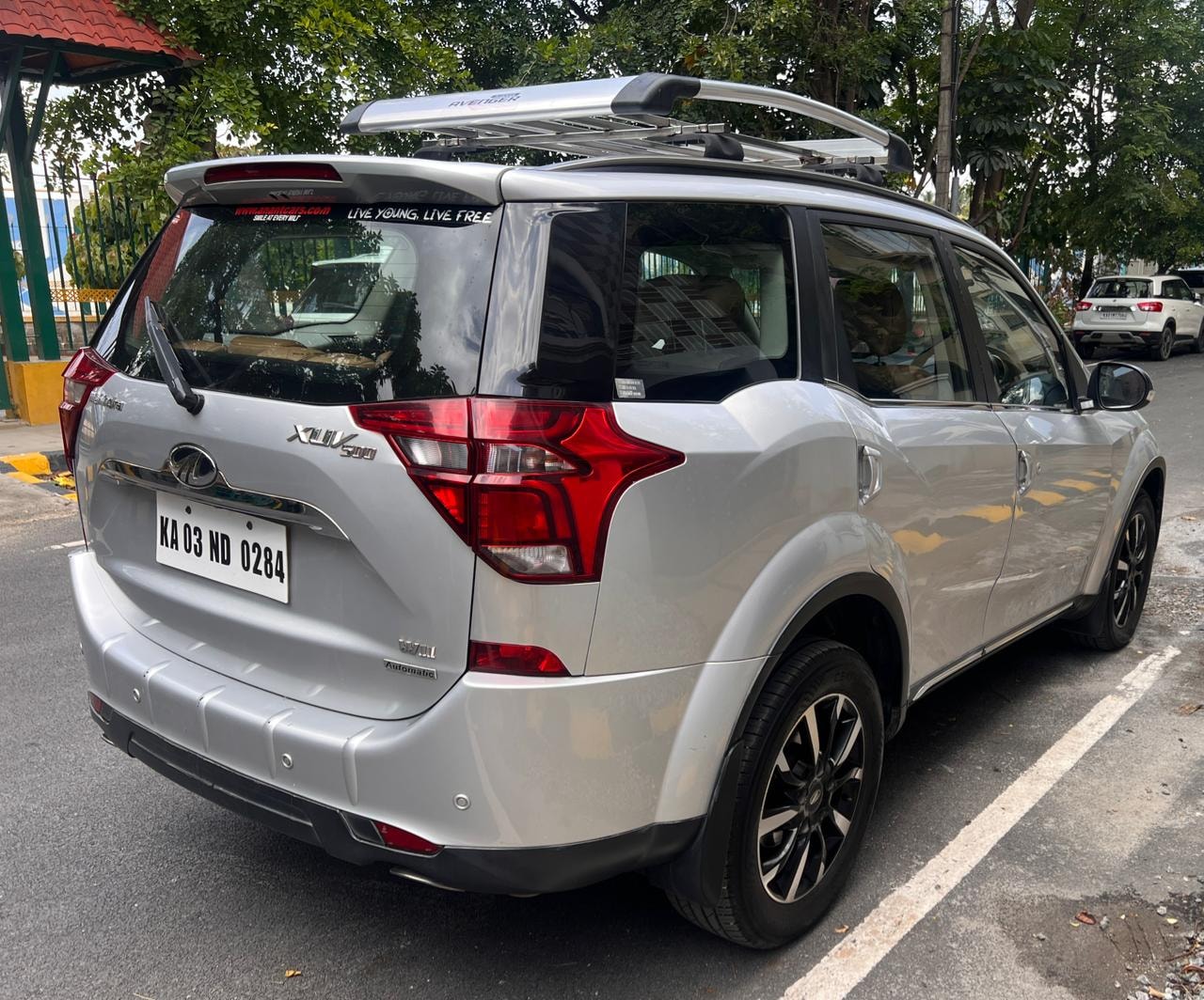 View 2018 Mahindra XUV500 W11 AT Image 9 Used 2018 Mahindra XUV500 W11 AT Image 9