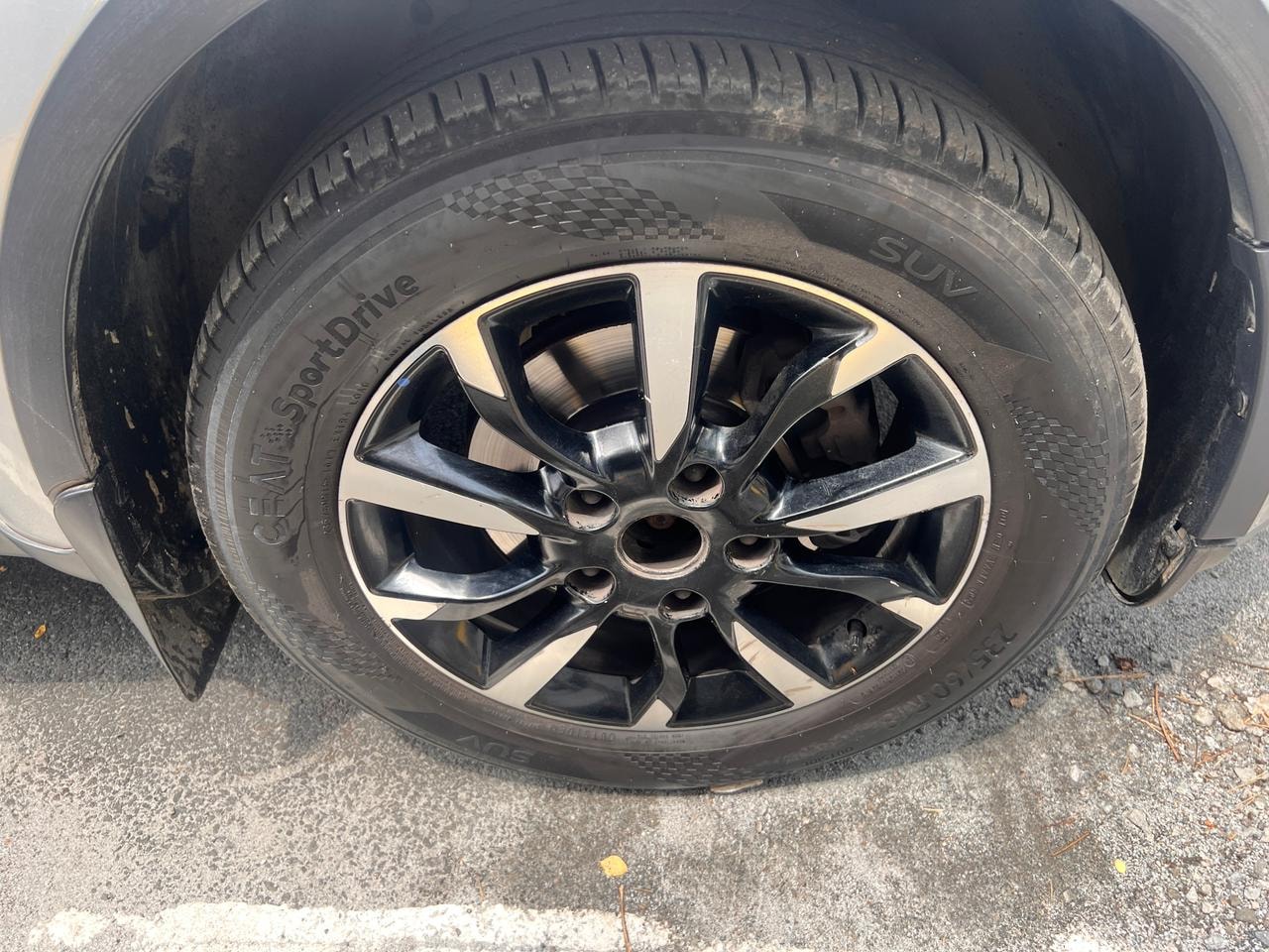 View 2018 Mahindra XUV500 W11 AT Image 16 Used 2018 Mahindra XUV500 W11 AT Image 16