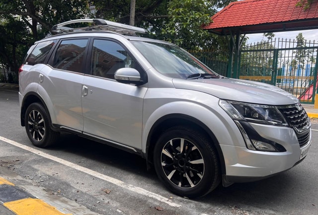 View Mahindra XUV500 Image 2 Used Mahindra XUV500 Image 2