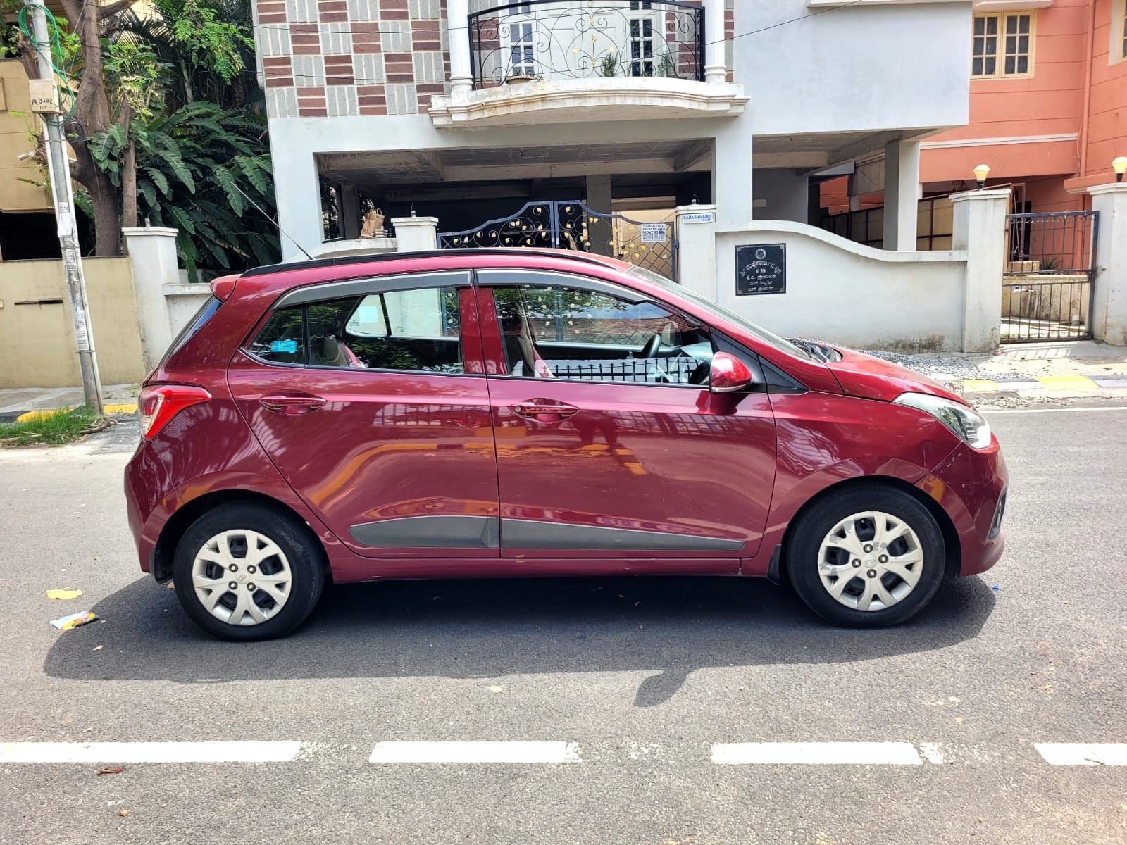 View 2015 Hyundai Grand i10 1.1 Sportz Diesel Image 8 Used 2015 Hyundai Grand i10 1.1 Sportz Diesel Image 8