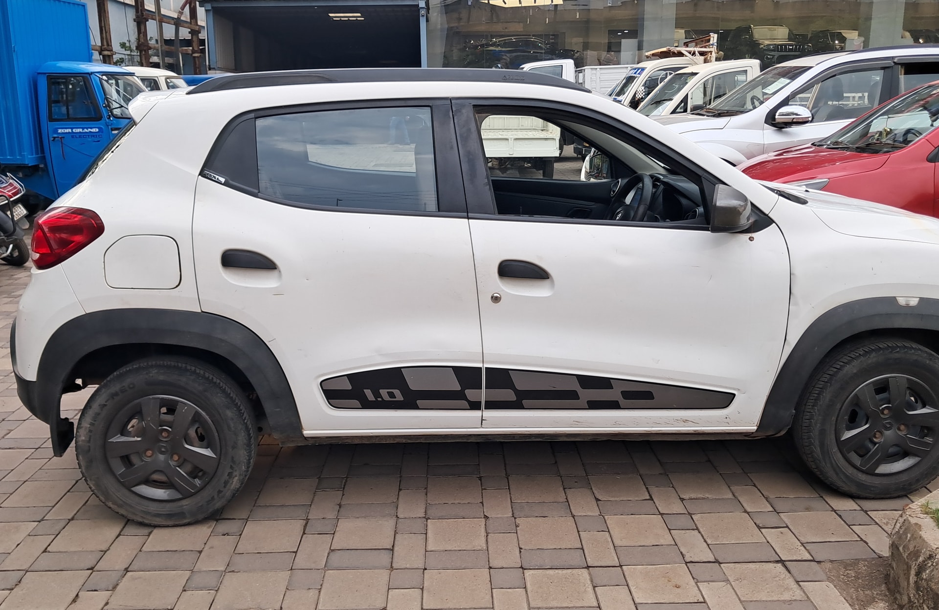 View 2018 Renault Kwid RXL 1.0 BS IV Image 8 Used 2018 Renault Kwid RXL 1.0 BS IV Image 8