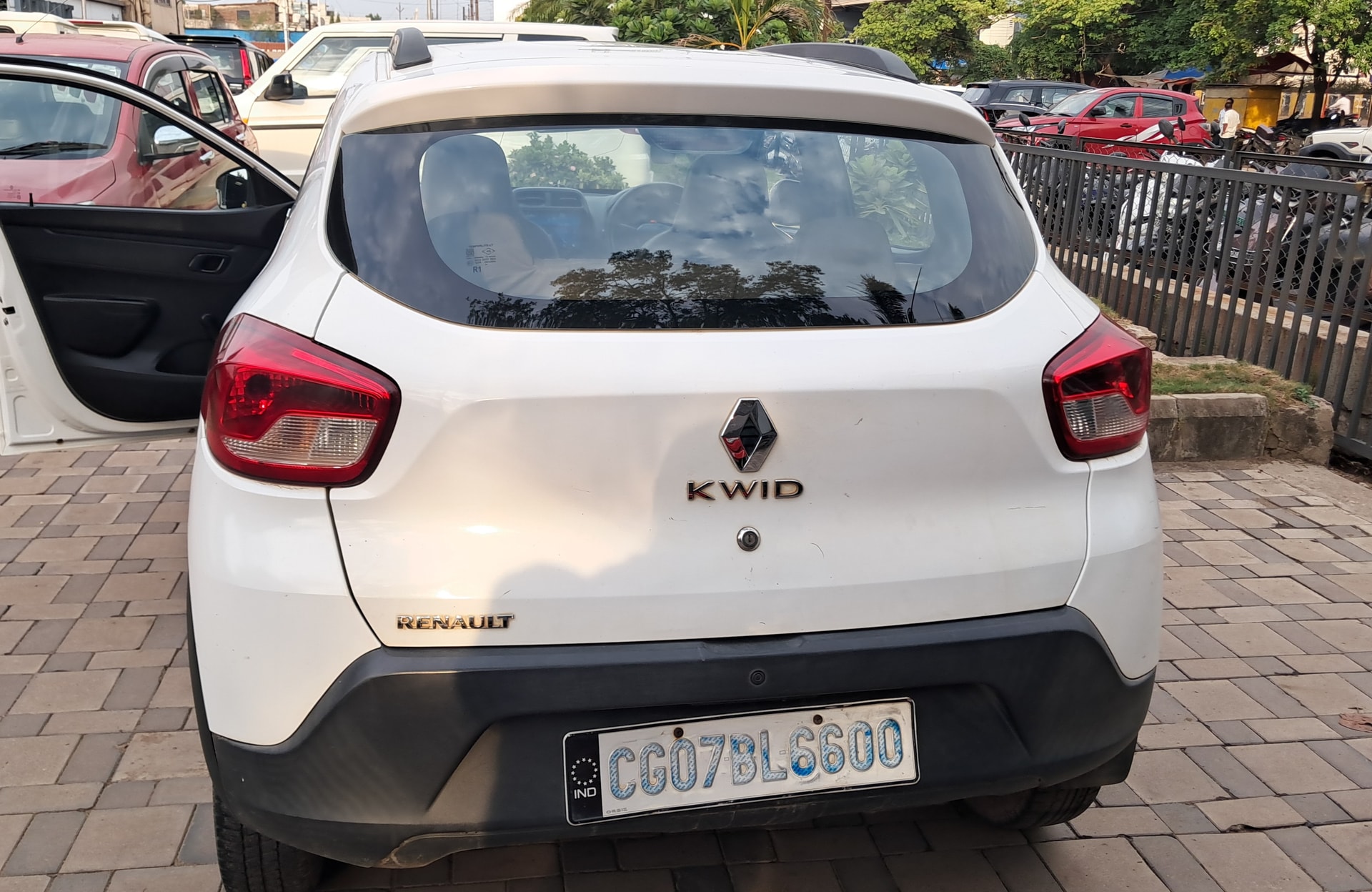 View 2018 Renault Kwid RXL 1.0 BS IV Image 4 Used 2018 Renault Kwid RXL 1.0 BS IV Image 4