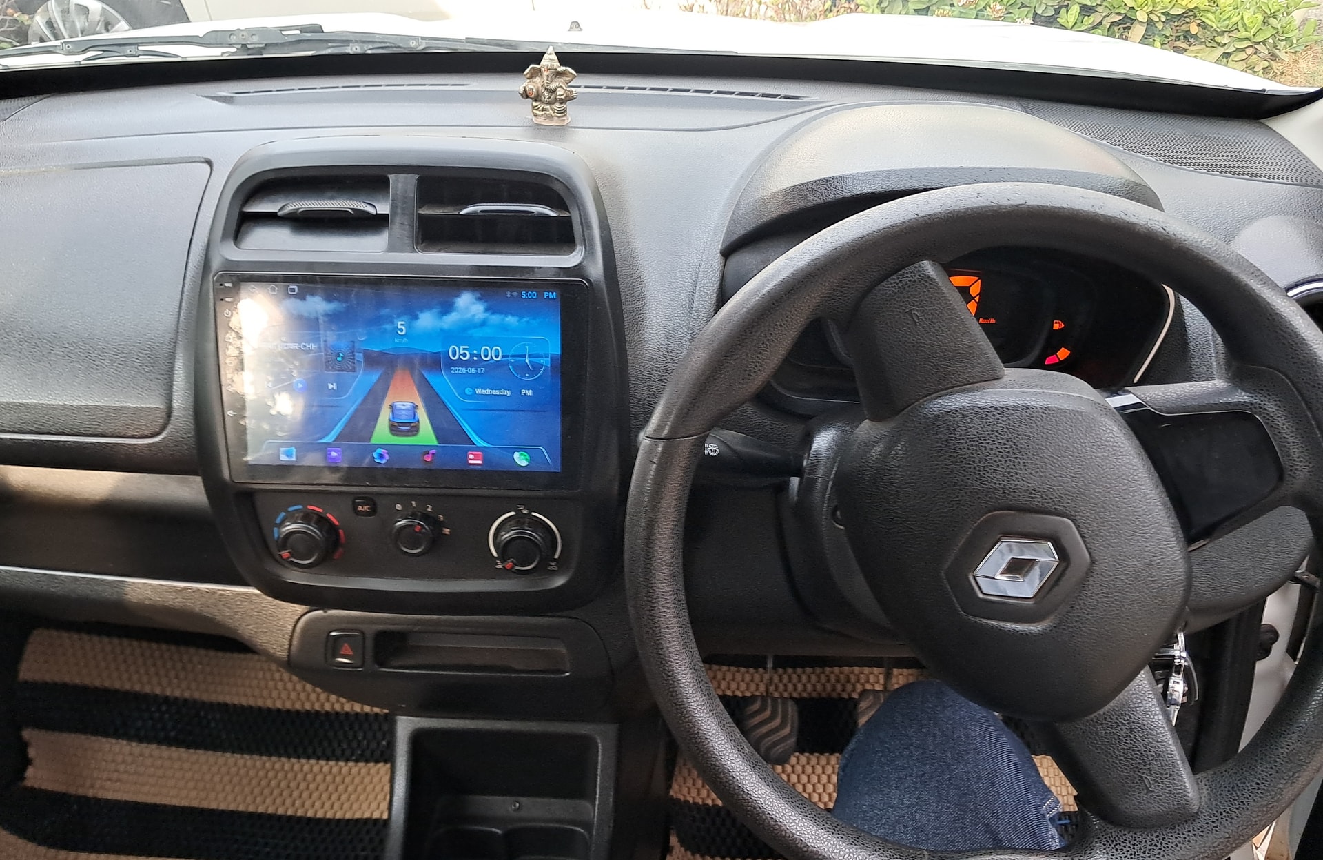 View 2018 Renault Kwid RXL 1.0 BS IV Image 9 Used 2018 Renault Kwid RXL 1.0 BS IV Image 9