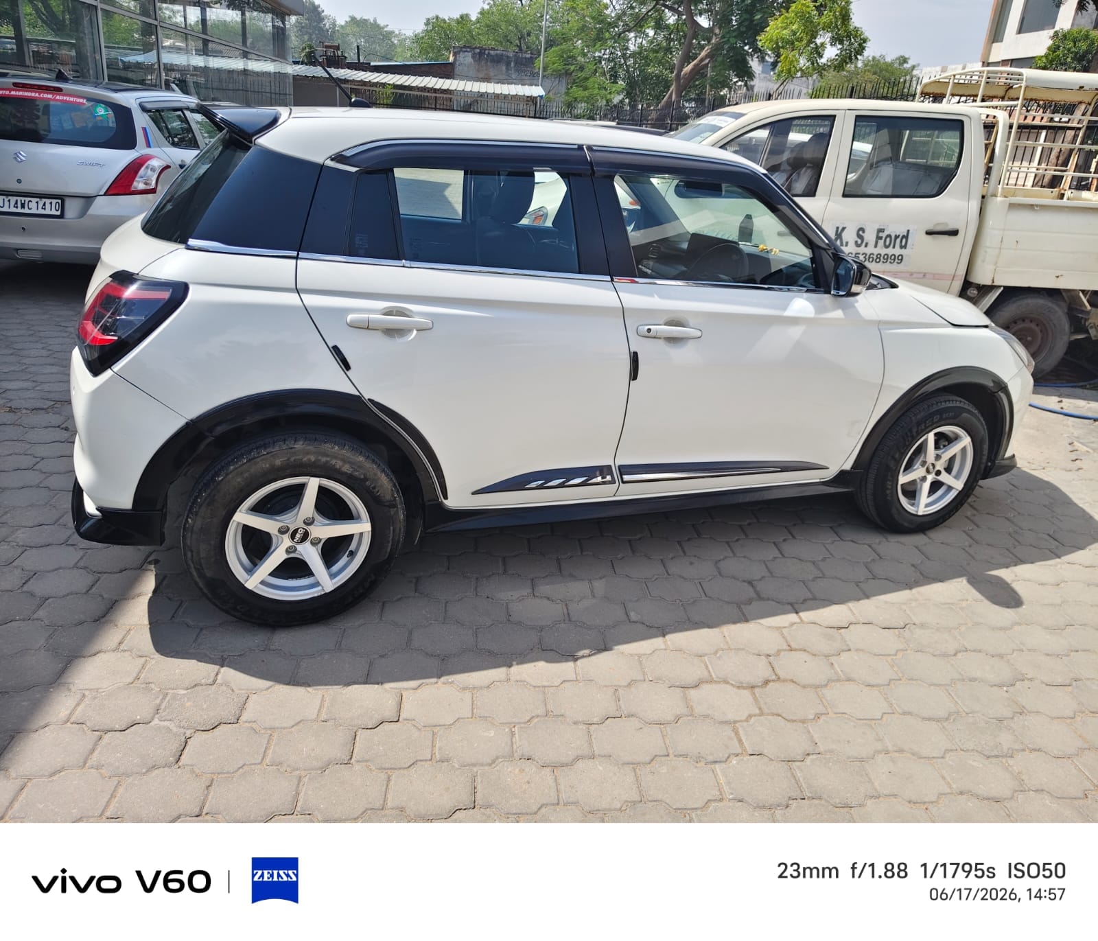 View 2025 Maruti Suzuki Swift VXI Image 8 Used 2025 Maruti Suzuki Swift VXI Image 8