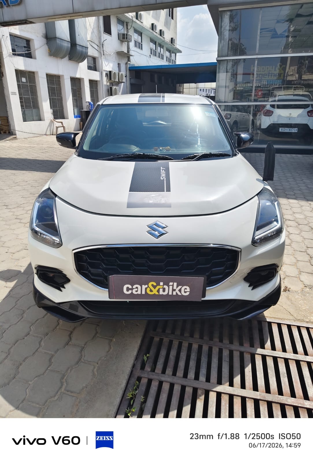 View 2025 Maruti Suzuki Swift VXI Image 2 Used 2025 Maruti Suzuki Swift VXI Image 2