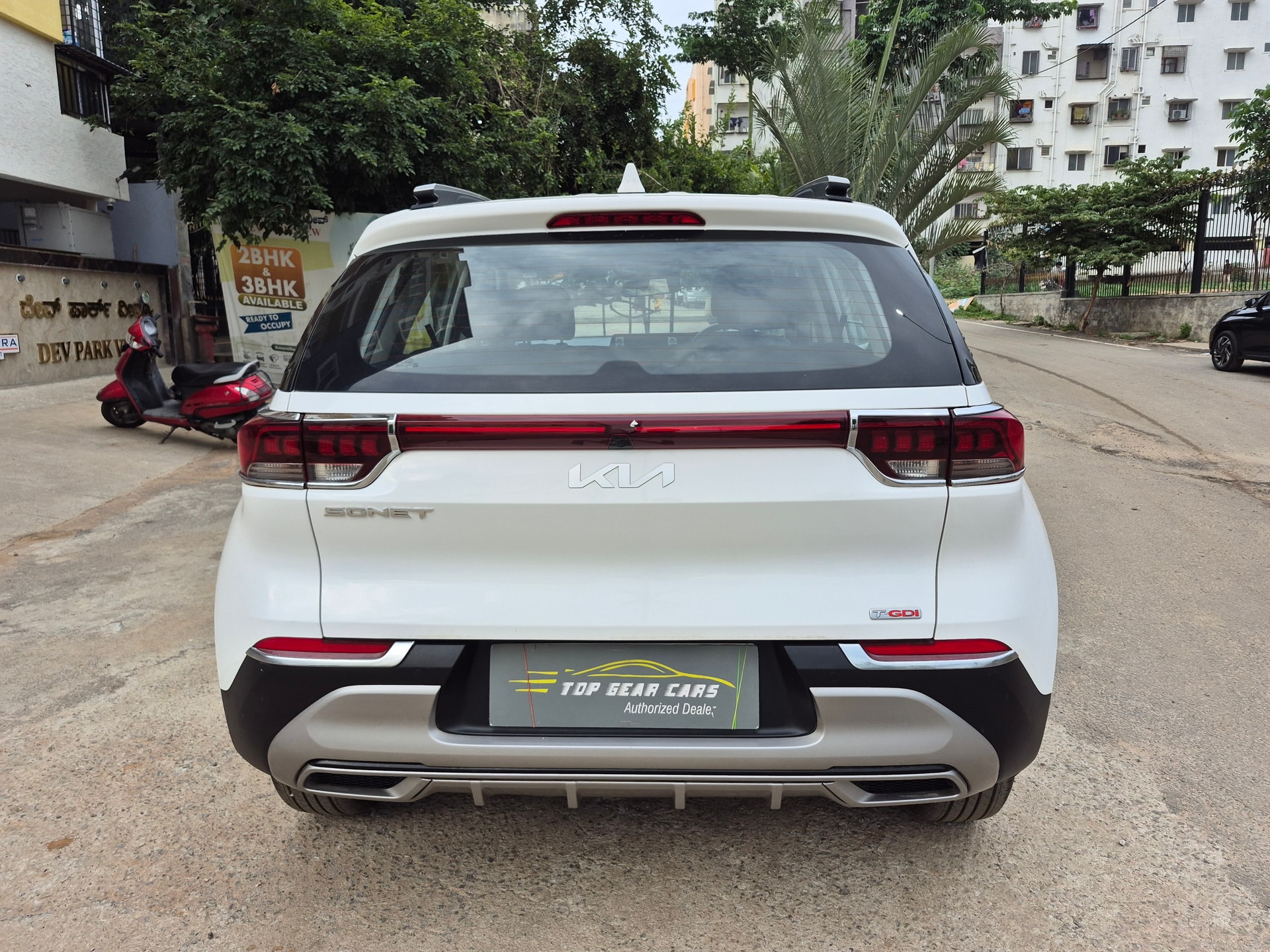 View 2021 Kia Sonet HTX DCT Petrol Image 3 Used 2021 Kia Sonet HTX DCT Petrol Image 3