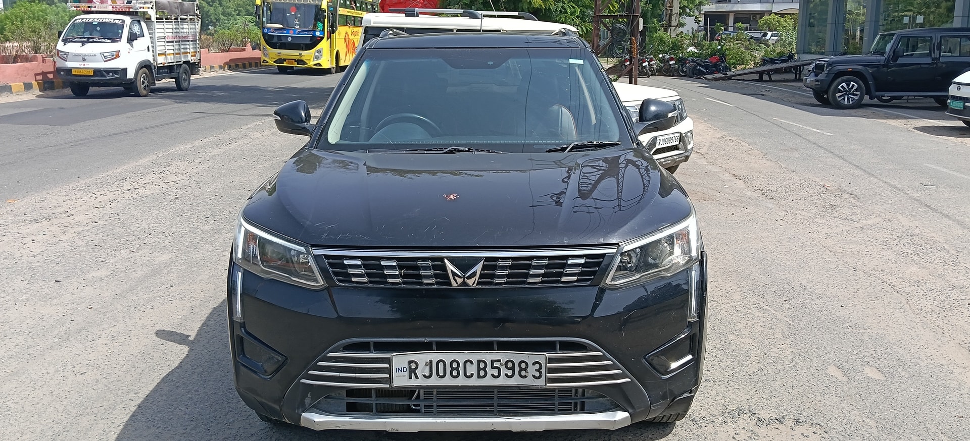 View 2022 Mahindra XUV300 W8 Diesel BS IV Image 2 Used 2022 Mahindra XUV300 W8 Diesel BS IV Image 2