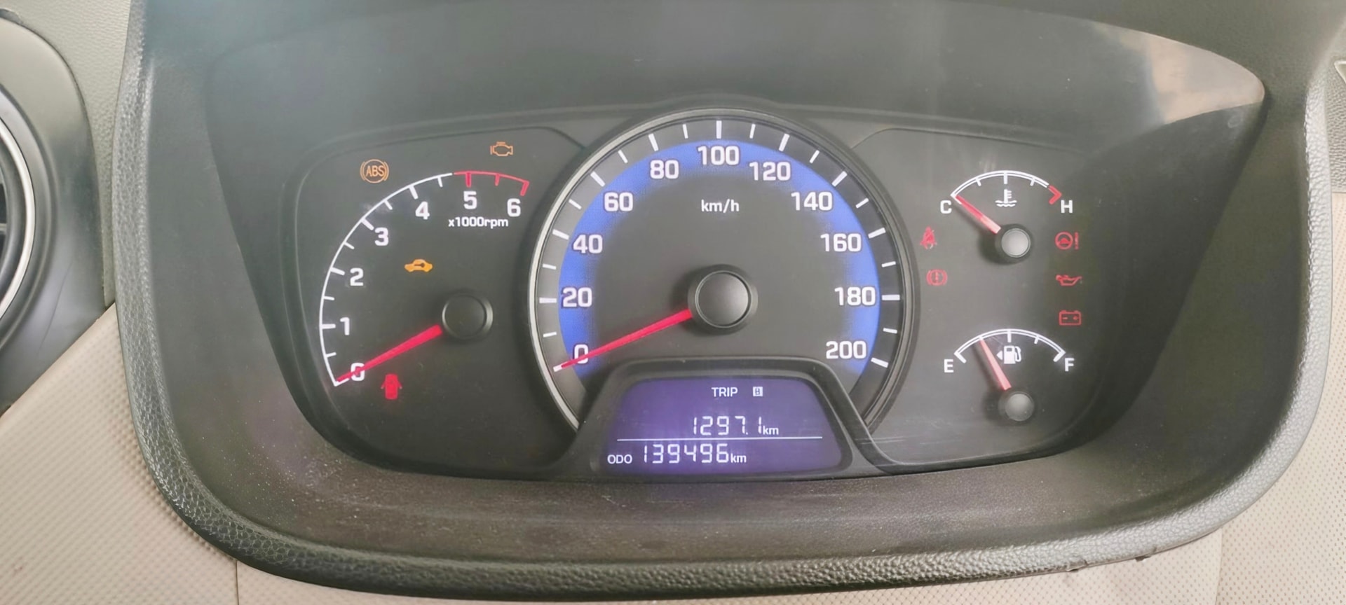 View 2014 Hyundai Xcent S Diesel (O) Image 5 Used 2014 Hyundai Xcent S Diesel (O) Image 5