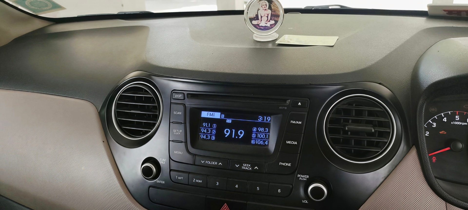View 2014 Hyundai Xcent S Diesel (O) Image 7 Used 2014 Hyundai Xcent S Diesel (O) Image 7