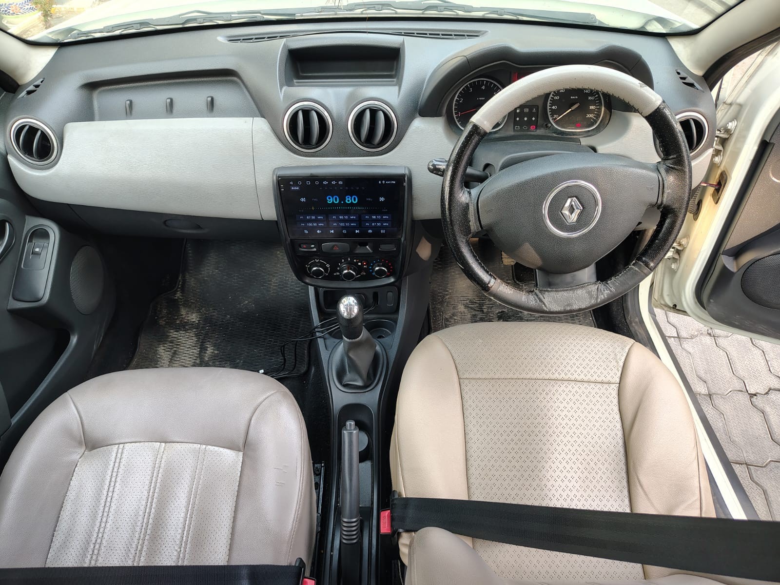 View 2013 Renault Duster Petrol RXE BS IV Image 3 Used 2013 Renault Duster Petrol RXE BS IV Image 3