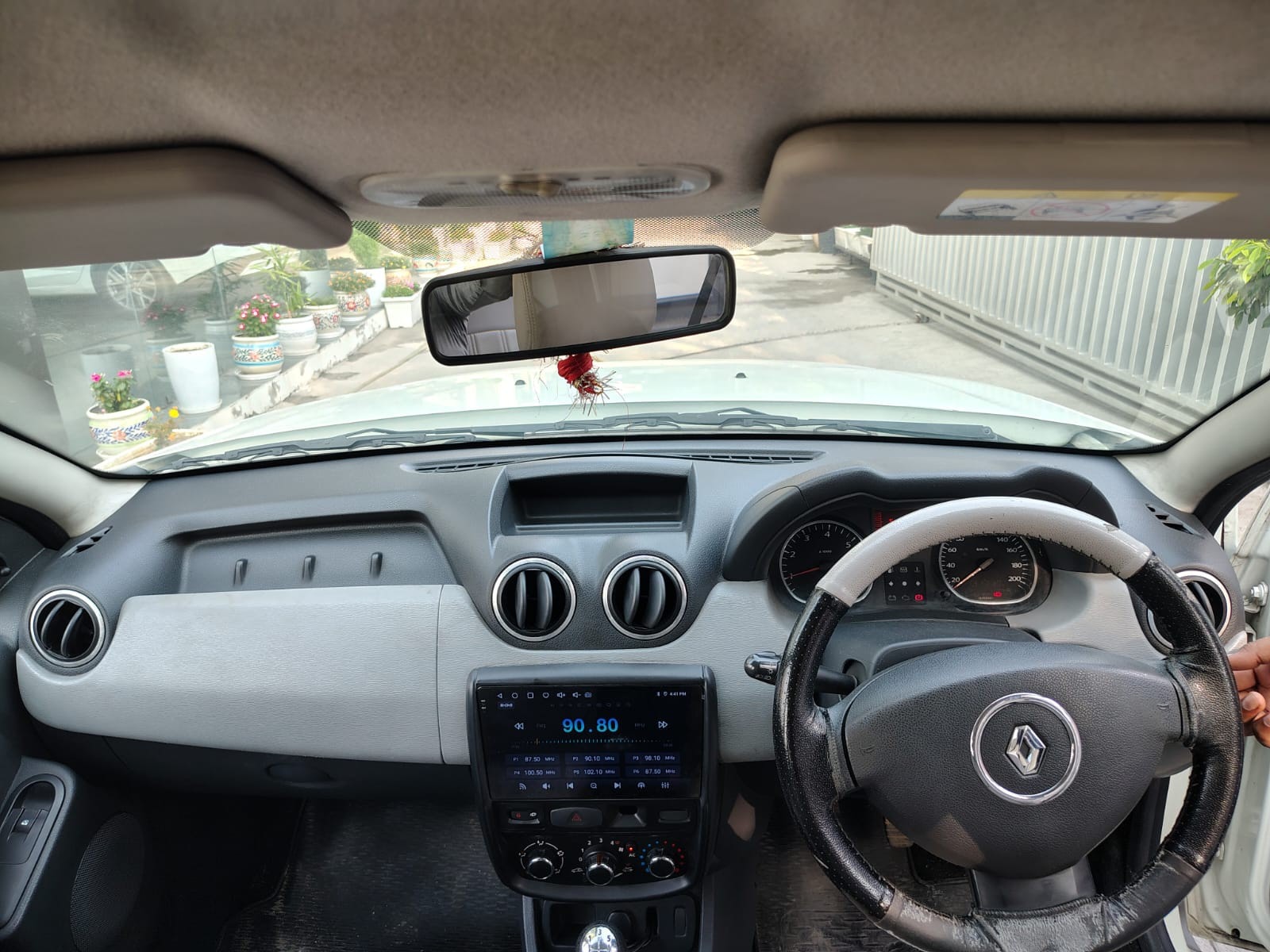 View 2013 Renault Duster Petrol RXE BS IV Image 9 Used 2013 Renault Duster Petrol RXE BS IV Image 9