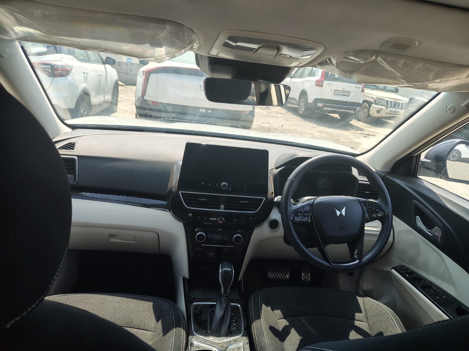 View 2024 Mahindra XUV 3XO AX5L 1.2 TGDi AT Image 9 Used 2024 Mahindra XUV 3XO AX5L 1.2 TGDi AT Image 9