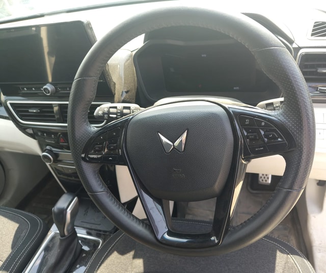 View Mahindra XUV 3XO Image 11 Used Mahindra XUV 3XO Image 11