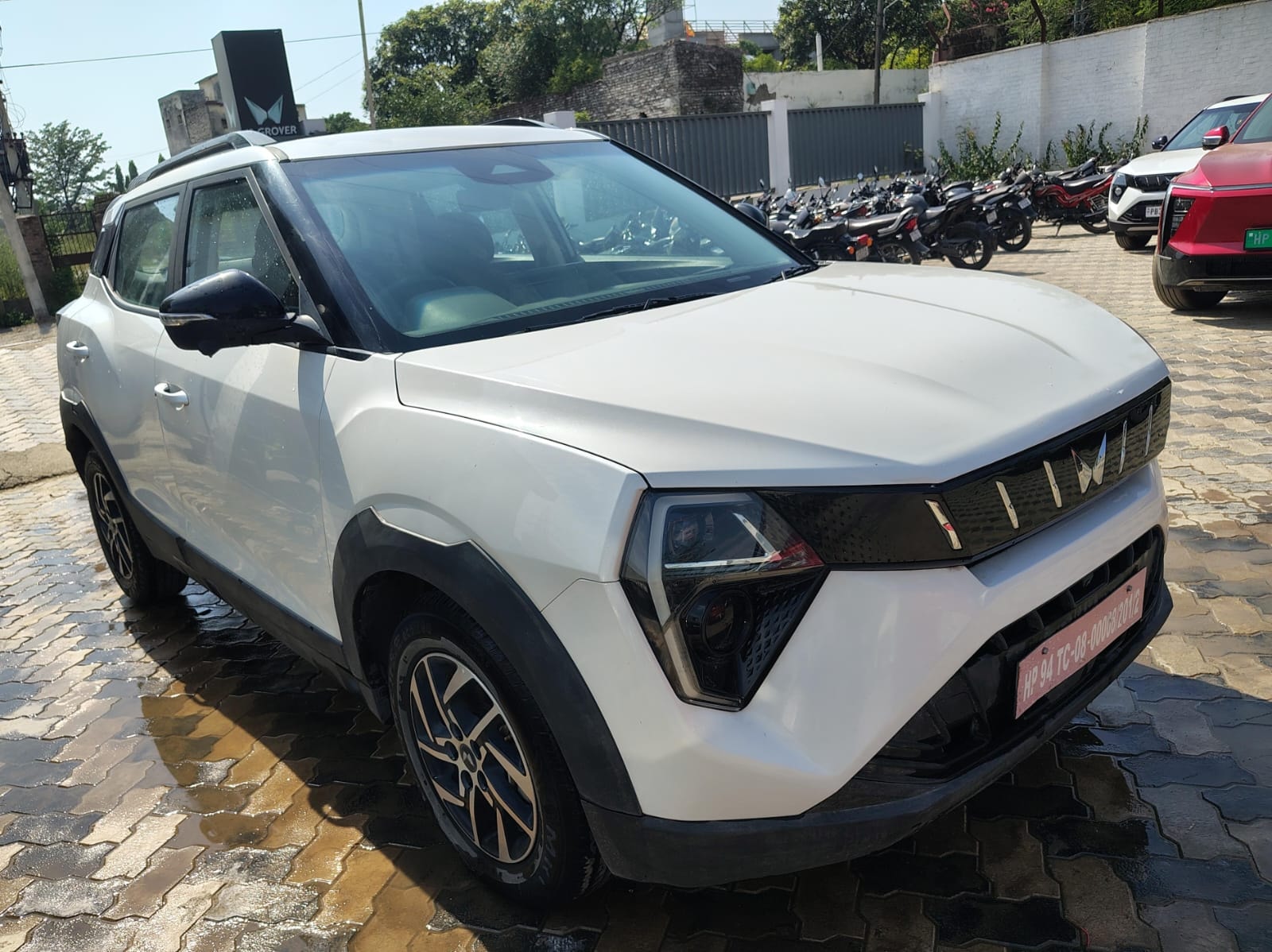 View 2024 Mahindra XUV 3XO AX5L 1.2 TGDi AT Image 12 Used 2024 Mahindra XUV 3XO AX5L 1.2 TGDi AT Image 12