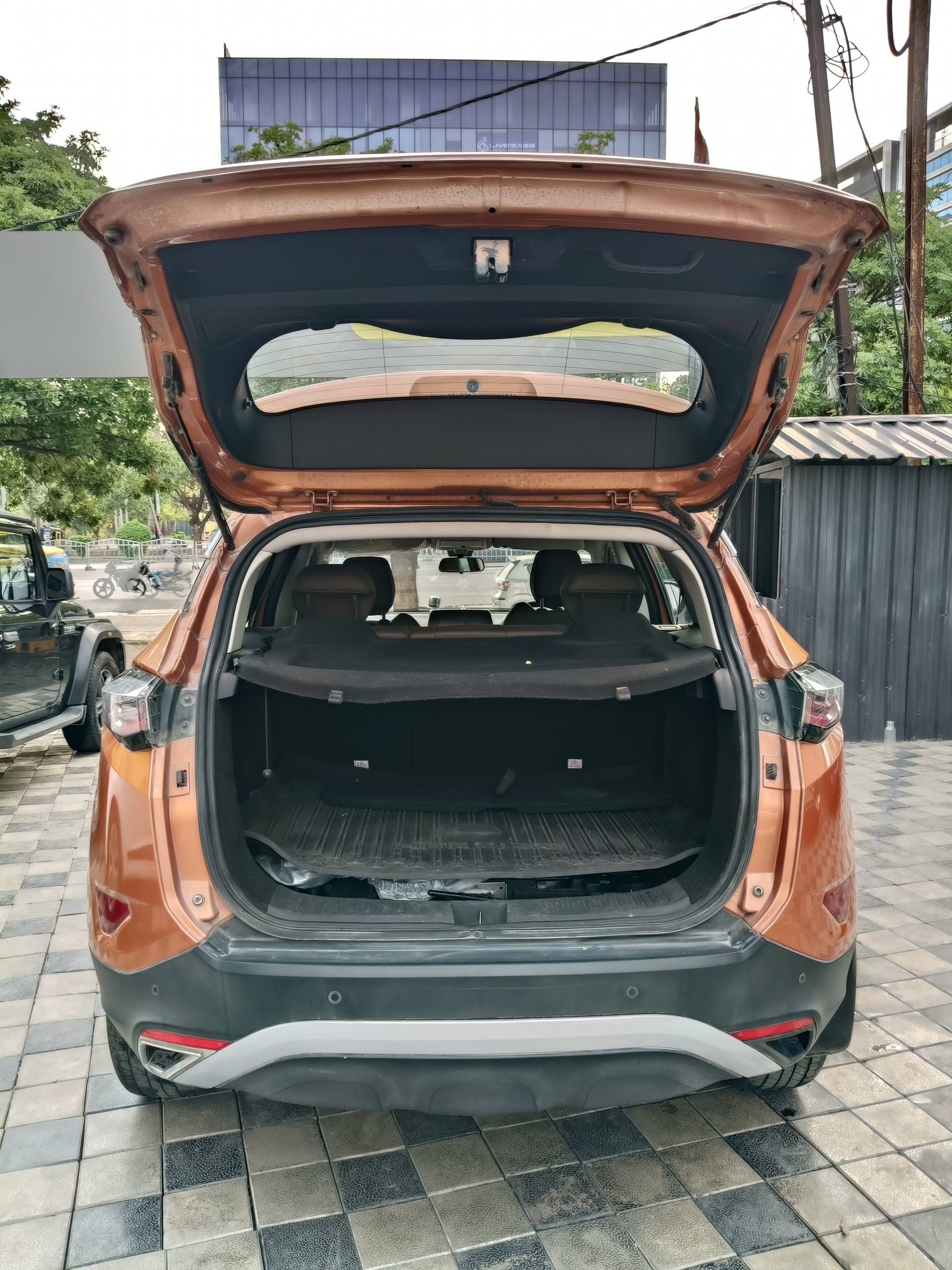 View 2019 Tata Harrier XZ Image 12 Used 2019 Tata Harrier XZ Image 12